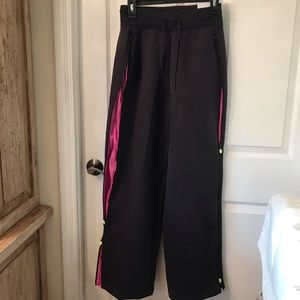 Nike tech pack loose fit pants with side zippers size small